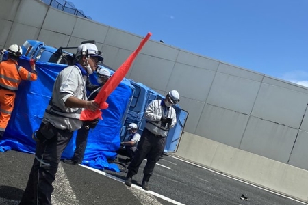 【事故渋滞】東京湾アクアラインで事故!アクアトンネル入口付近 横転したのはパッカー車とのことまとめのカテゴリ一覧いろいろまとめbeansについて関連サイト一覧